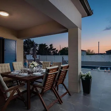 Villa Karla Nin-2